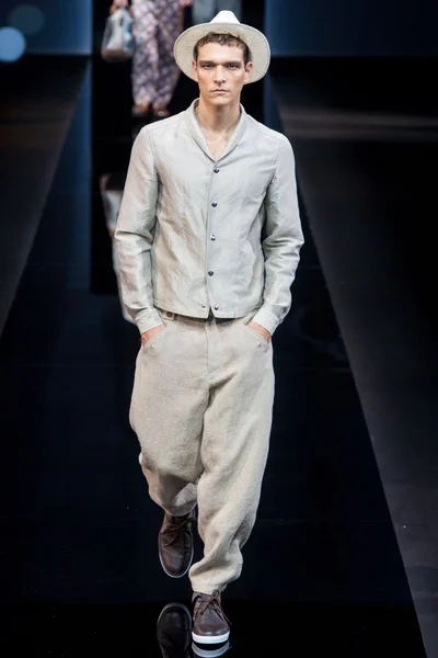 Look 3